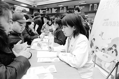 蘭州大學(xué)第一醫(yī)院舉行“新年！新高度！”兒童保健義診活動(dòng)