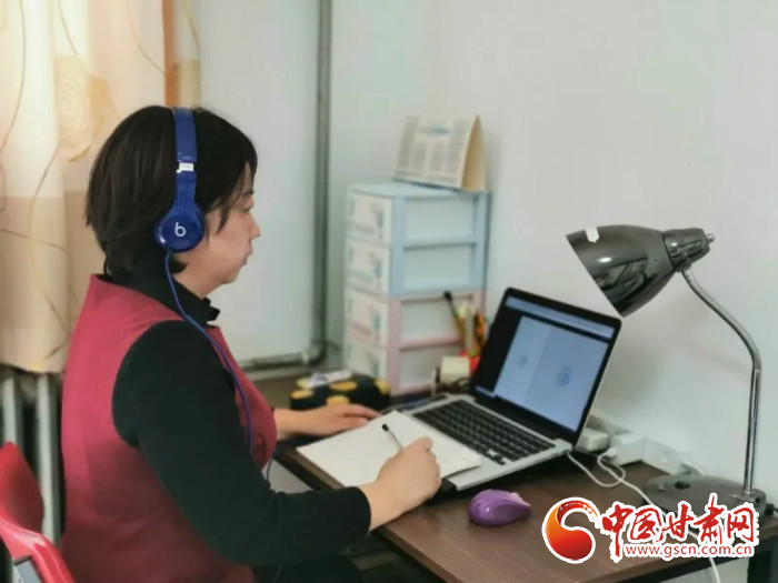 【三八特刊·“疫”線心聲】她，24小時(shí)聆聽(tīng)“疫”動(dòng)的心