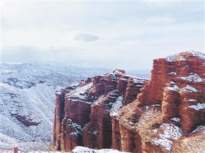 張掖平山湖云直播“種草” 網友直呼“想去峽谷探險”