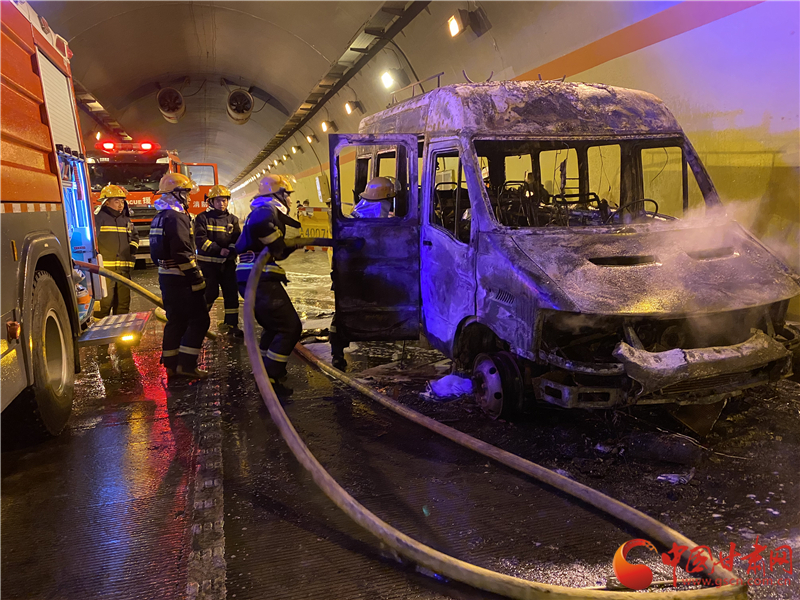 【微視頻】爭分奪秒！蘭州龔家灣消防救援站隧道內(nèi)搶救防疫物資