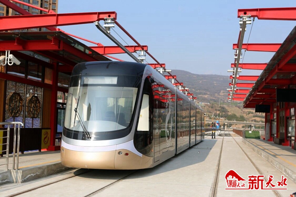 王銳調(diào)研有軌電車示范線一期工程、工業(yè)博物館等項(xiàng)目建設(shè)情況