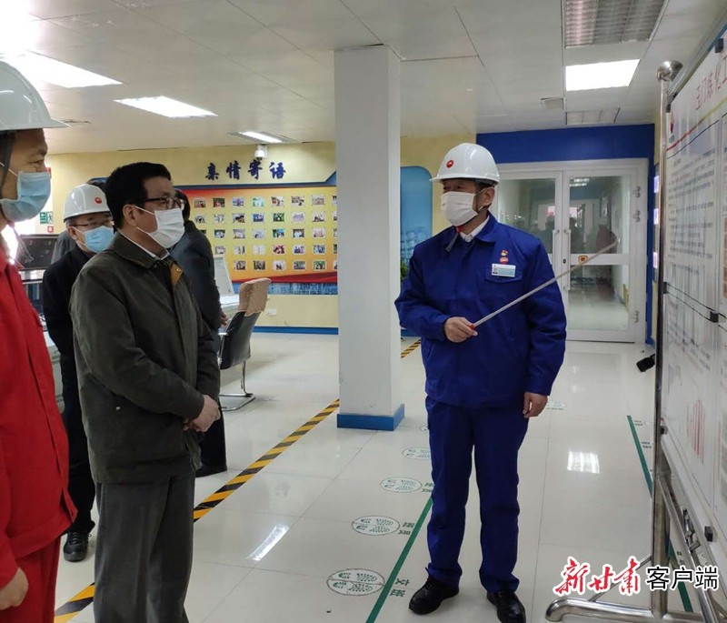 林鐸在玉門(mén)油田調(diào)研