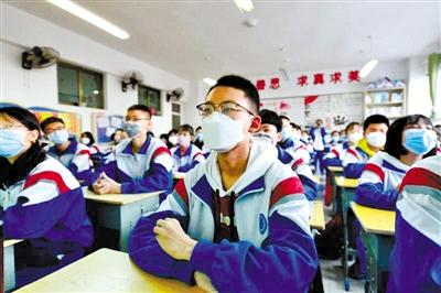 甘肅省初三和高一、高二年級學(xué)生昨日開學(xué) 青春校園又聞瑯瑯讀書聲