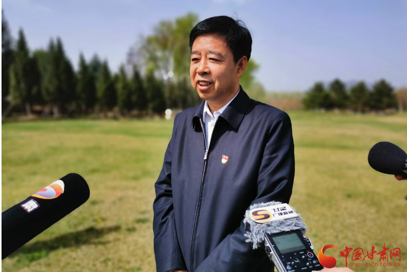 【甘肅省決戰(zhàn)決勝脫貧攻堅(jiān)·訪談】平?jīng)鍪虚L(zhǎng)王奮彥：脫貧攻堅(jiān)舉措由“大水漫灌”向“精準(zhǔn)滴灌”轉(zhuǎn)變（圖）