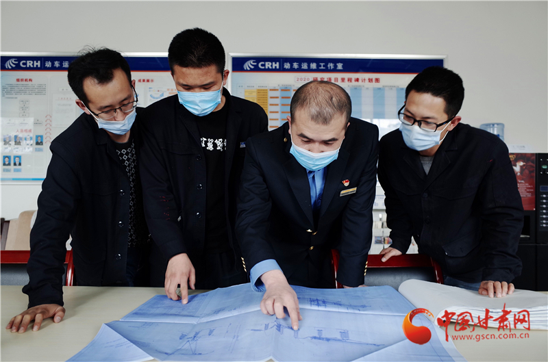 用奮斗的青春護(hù)航高鐵——記全國(guó)鐵路勞動(dòng)模范、蘭西動(dòng)車運(yùn)用所副所長(zhǎng)張學(xué)東