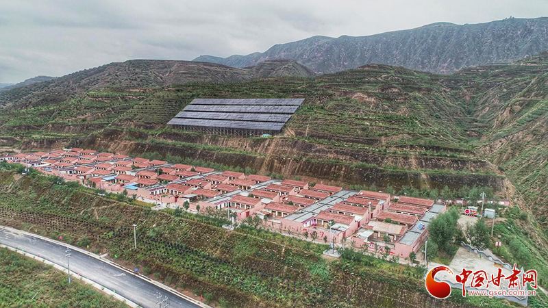 【跟著總書記看甘肅】布楞溝村：水引來了，路修通了，新農(nóng)村建起來了（圖）