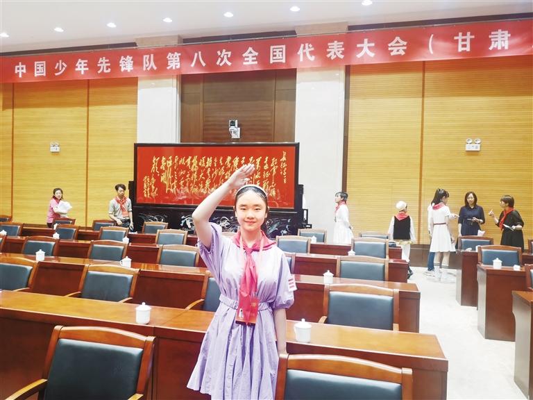 代表蘭州少先隊(duì)員參加全國少代會(huì)——這個(gè)小姑娘，攢勁！