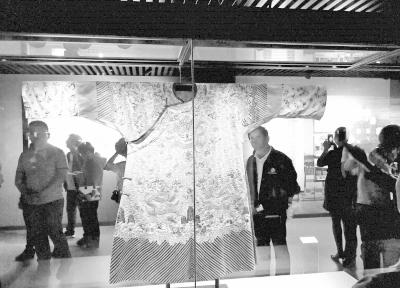 甘肅文化丨嘉慶所賜，被當(dāng)戲服 永登博物館九龍黃袍的前世今生