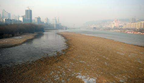 市民：黃河水位大降會(huì)不會(huì)影響供水？ 水務(wù)部門：枯水期流量偏小屬于正?，F(xiàn)象