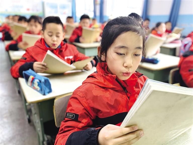 為青少年構(gòu)筑“精神防護林” 七里河區(qū)啟動“護苗”進校園宣傳活動