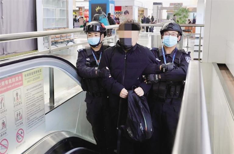 “隴風(fēng)2020”專(zhuān)項(xiàng)行動(dòng)甘肅機(jī)場(chǎng)公安再添戰(zhàn)果 抓獲電信網(wǎng)絡(luò)詐騙案犯罪嫌疑人3人