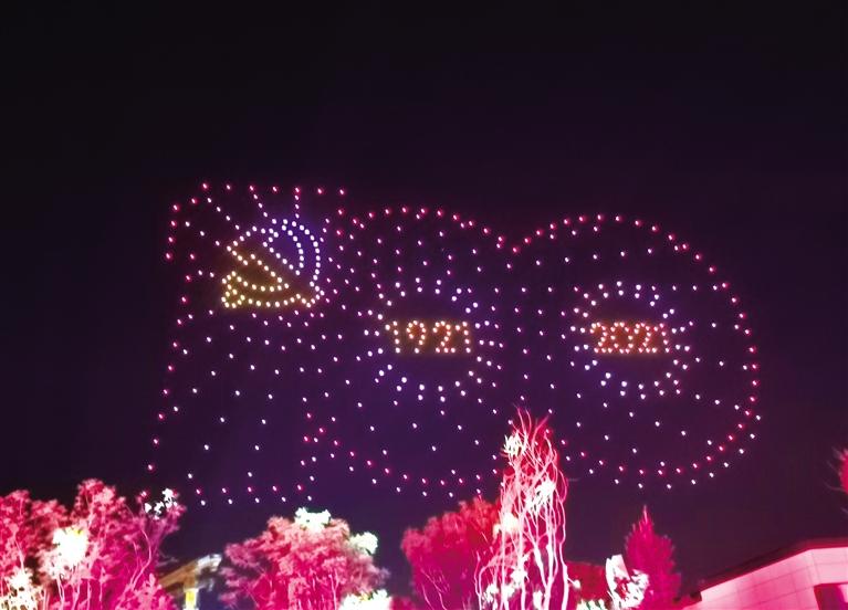 獻(xiàn)禮建黨100周年 千架無人機(jī)閃耀夜空