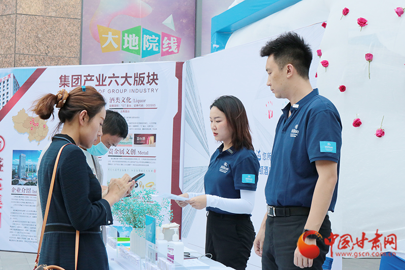 一場(chǎng)涉及人事、財(cái)務(wù)、工程等多個(gè)領(lǐng)域招聘會(huì)在蘭舉辦 為300余人提供就業(yè)機(jī)會(huì)