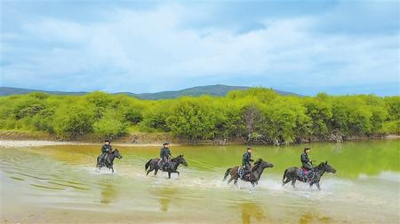 草原騎警，牧民心中的親人——記瑪曲縣公安局草原騎警大隊(duì)