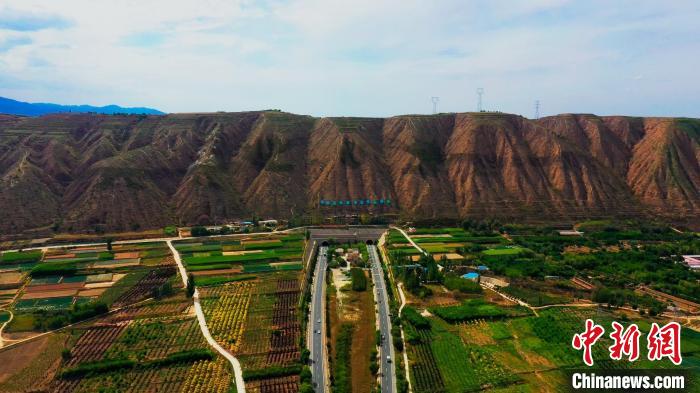 甘肅榆中造養(yǎng)結(jié)合十?dāng)?shù)年荒山改綠 野生動(dòng)物?！奥睹妗?>
        </a><em>甘肅榆中造養(yǎng)結(jié)合十?dāng)?shù)年荒山改綠 野生動(dòng)物常“露面”</em></li>
    <li><a  target=