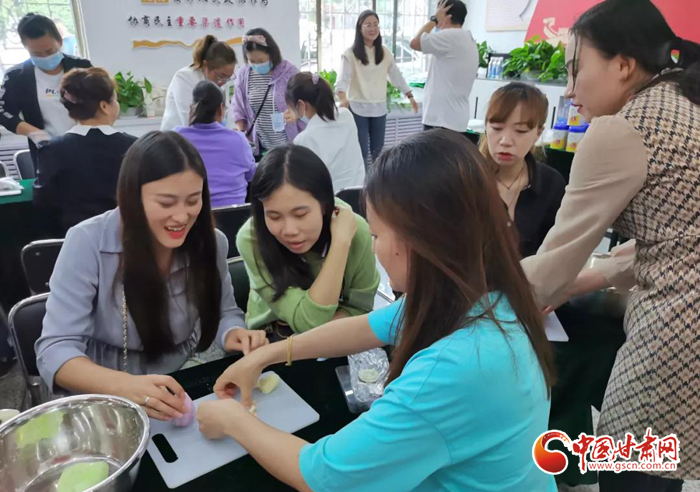 解鎖新技能！蘭州七里河區(qū)秋天的第一份手工月餅來(lái)了