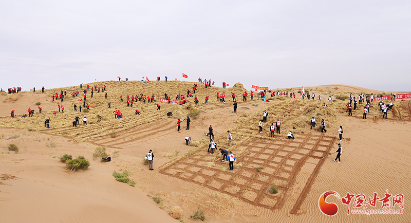 甘肅省委宣傳部、省文明辦、省志愿服務(wù)聯(lián)合會(huì)在古浪縣舉行壓沙主題文明實(shí)踐志愿服務(wù)活動(dòng)