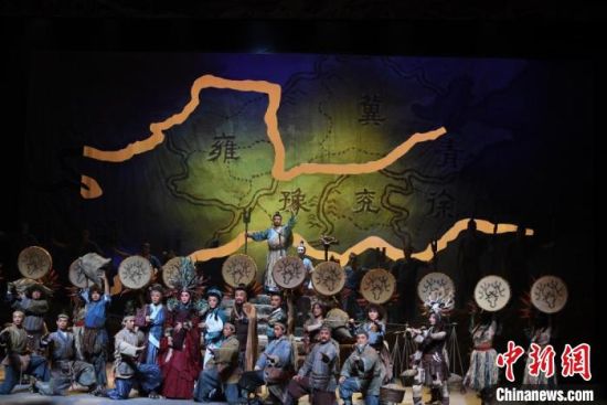 作為隴劇“梅花”，雷通霞在《大禹治水》中甘當(dāng)“綠葉”，該劇推出后，反響十分熱烈。(資料圖) 楊艷敏 攝