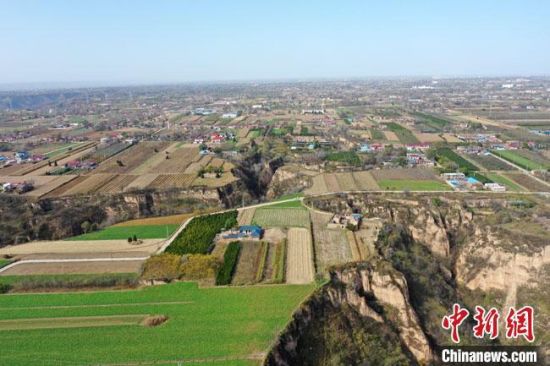 圖為位于甘肅省慶陽(yáng)市西峰區(qū)境內(nèi)的南佐遺址地貌。(資料圖) 甘肅省文物局供圖