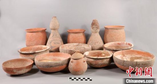 圖為圪垯川遺址出土的器物組合。(資料圖) 甘肅省文物局供圖