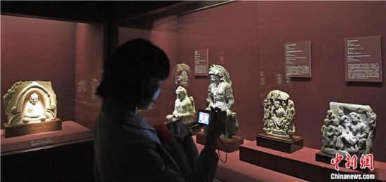 2018年8月，《平山郁夫的絲路世界——平山郁夫絲綢之路美術館文物展》在甘肅敦煌莫高窟開展。中新社記者 楊艷敏 攝