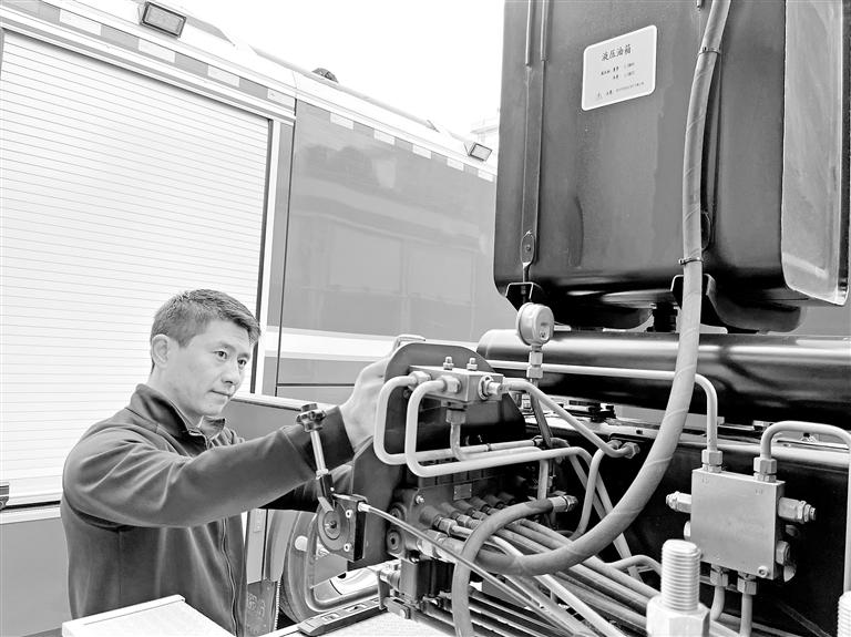 守護萬家歲月靜好的“藍(lán)朋友”