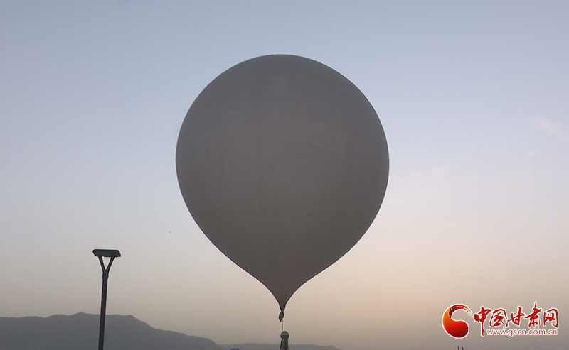【世界氣象日】氣象站為何一天兩次放飛“大氣球”？甘肅氣象專家告訴你