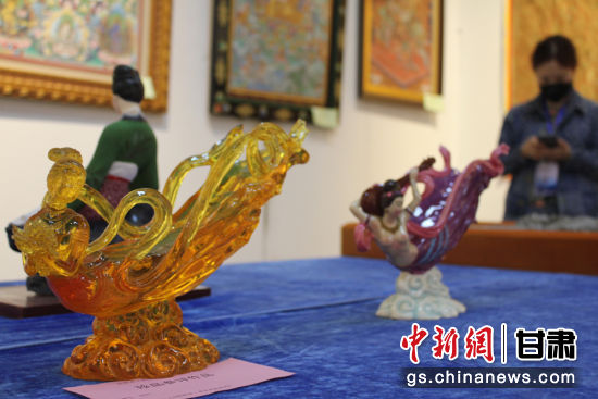 圖為敦煌飛天造型的作品。徐雪 攝