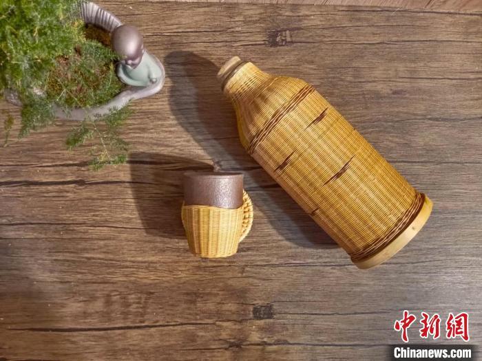 圖為竹編暖壺套。(資料圖) 甘肅省非遺保護中心供圖