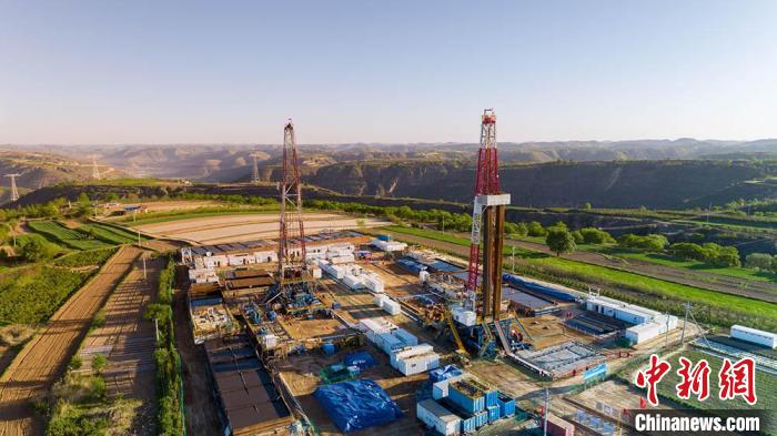 圖為中石油長慶油田慶陽華H60雙機組鉆井現(xiàn)場。(資料圖) 慶陽市委宣傳部供圖