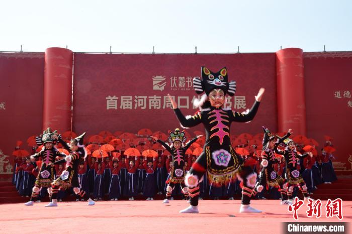 圖為首屆周口伏羲書(shū)展開(kāi)幕式表演。　梁照曾 攝