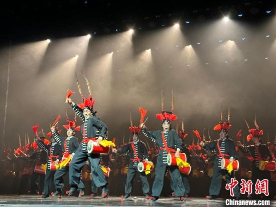 圖為涼州攻鼓子表演。楊娜 攝