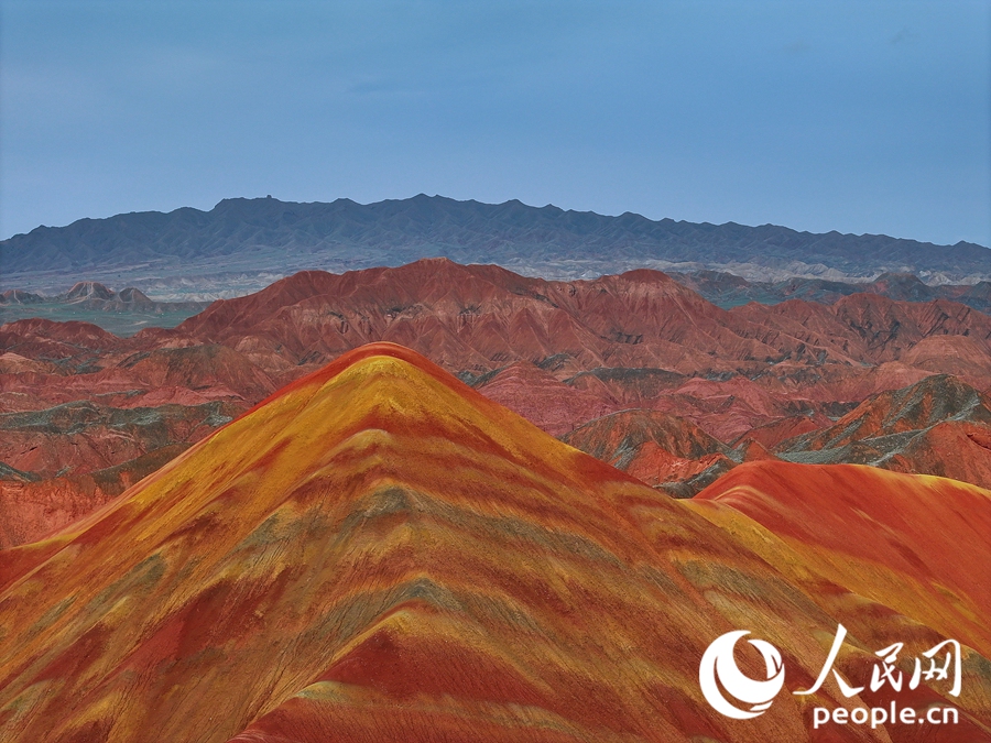 雨后的七彩丹霞，顏色格外艷麗。人民網(wǎng)記者 李根攝