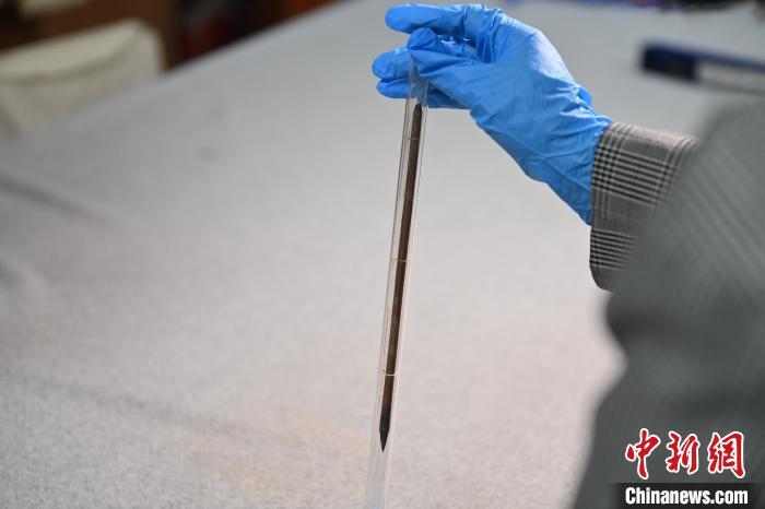 2024年5月7日，甘肅省博物館館藏國(guó)寶級(jí)文物“白馬作”毛筆。李亞龍　攝