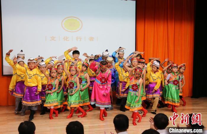 圖為蘭州大學(xué)文化行者團(tuán)隊(duì)走進(jìn)民族社區(qū)，開展系列活動。(資料圖)蘭州大學(xué)供圖