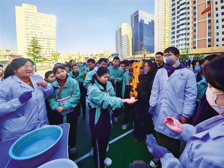 中國(guó)科學(xué)院科普活動(dòng)走進(jìn)蘭州第八中學(xué)