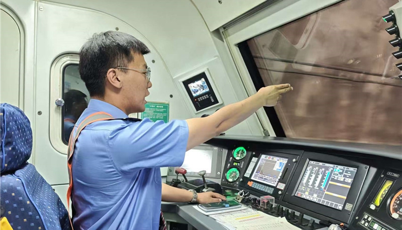 鐵軌上的追光者：蘭州西機(jī)務(wù)段冠軍司機(jī)史亮的奮進(jìn)之路